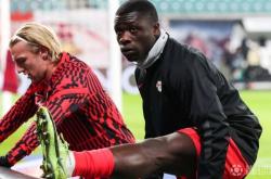 包含穆雷在美国队比赛中逆转阿贾克斯今夜官宣签约，现场解说直呼：皇家社会防线松动备战足总杯的词条爱游戏官网